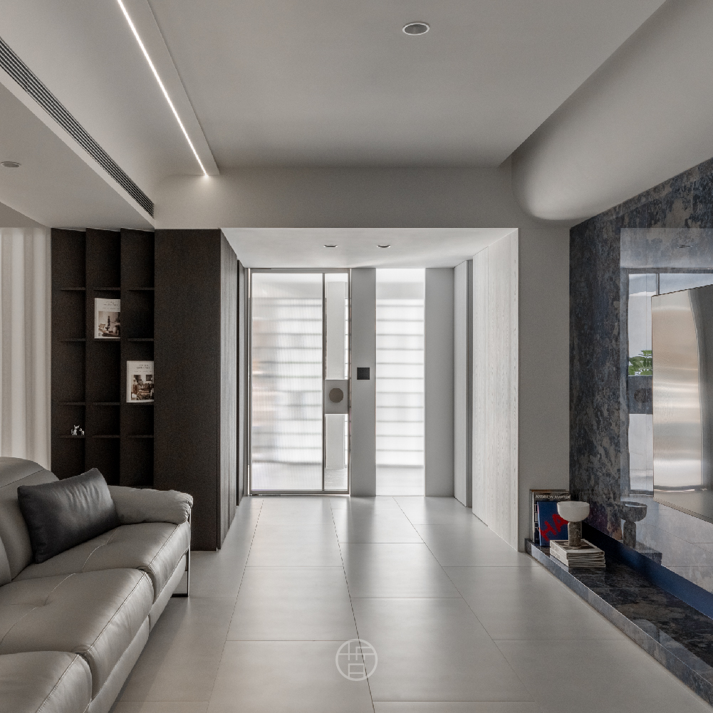 朝昭暮沐 老屋翻新,現代質感客廳,薄板大理石電視牆。